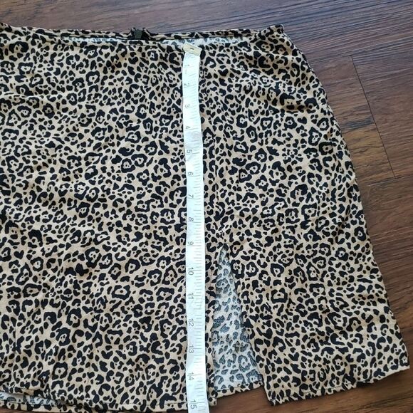 Reformation Leopard Print Chic Edgy Feminine Boho Bold Trendy Mini Skirt Size 6 - Picture 6 of 7